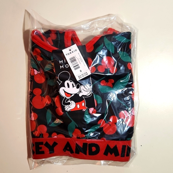 ❤️NWT VINTAGE TORRID BRA DISNEY MICKEY MOUSE BRALETTE CHERRIES PRINT - WIRELESS - Picture 10 of 12